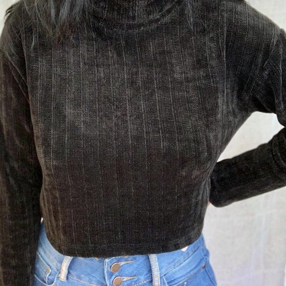LoveLA Izzy Crop Turtle Neck Sweater Black NWT - Picture 7 of 8